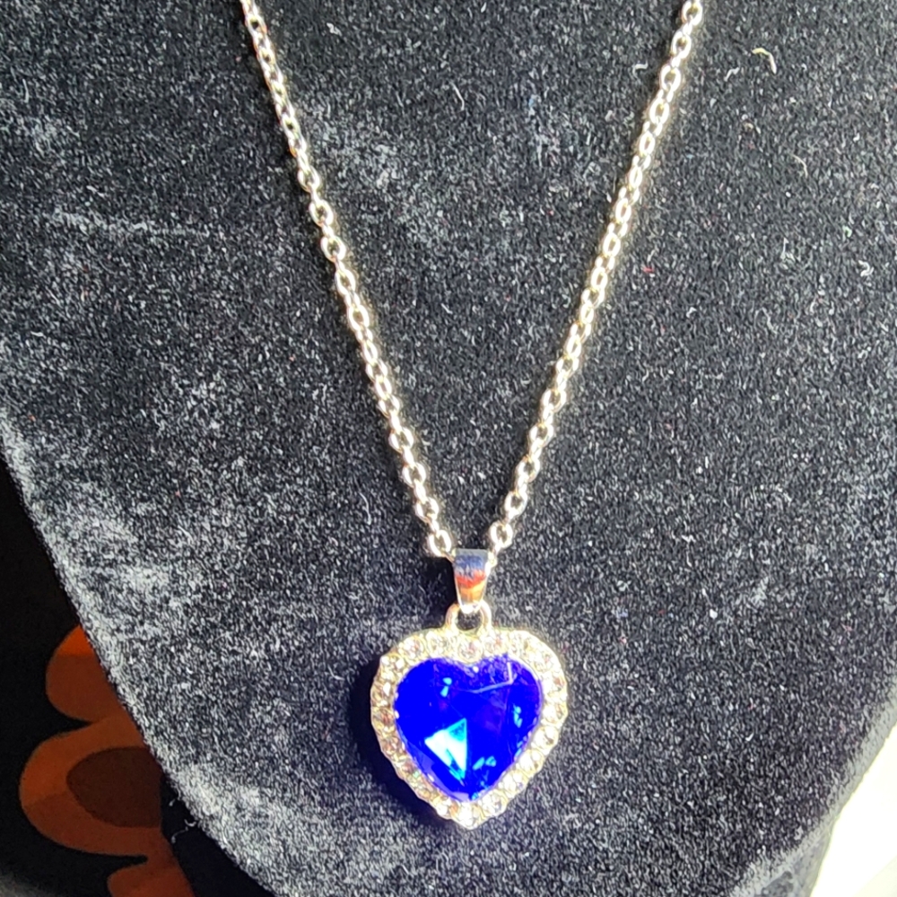 New Titanic Heart Of The Ocean Replica Necklace